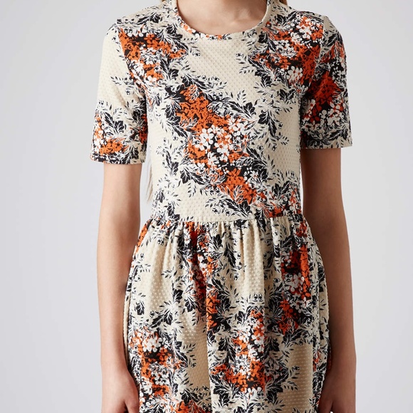 Topshop Dresses & Skirts - Topshop Floral Short-sleeve Skater Dress